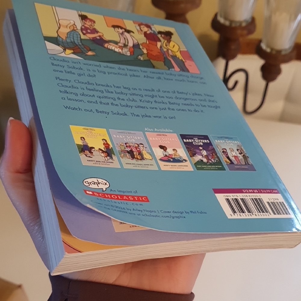💜 The Baby-Sitters Club Scholastic Graphic Novel - Pink and Blue Cover - Picture 3 of 7